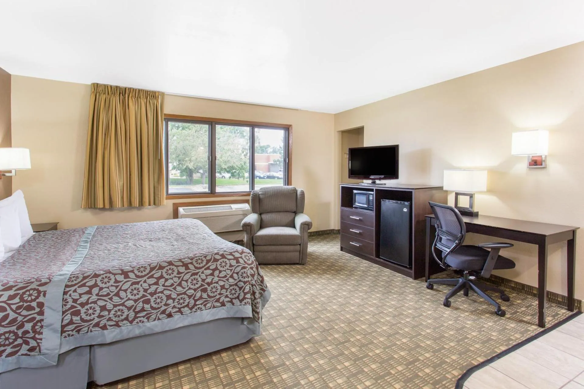 Days Inn & Suites by Wyndham Waterloo