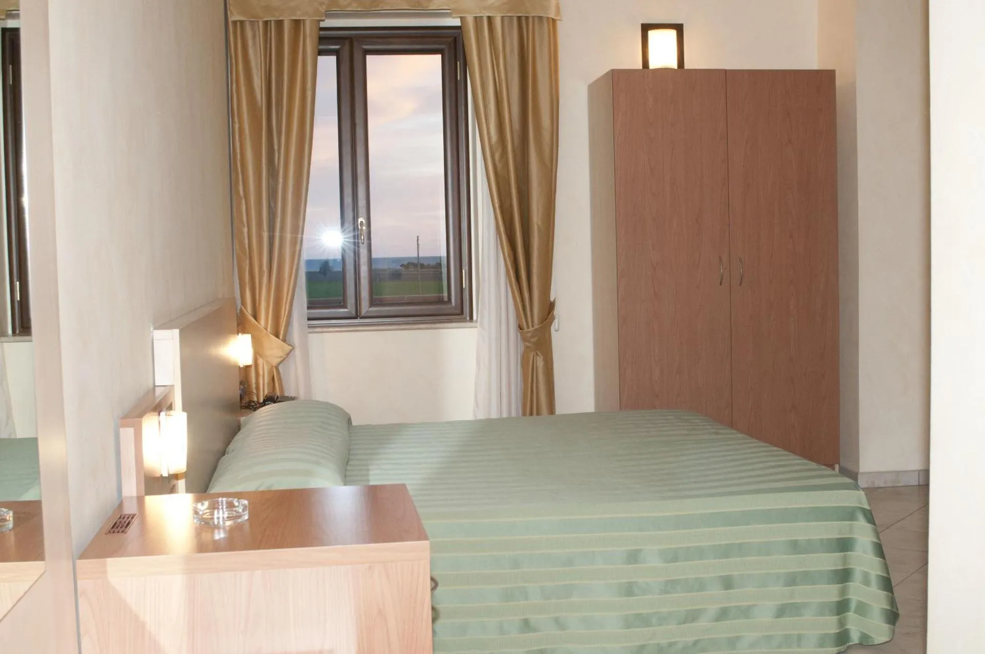 Dog Friendly Hotel $Botricello - $Hotel Onda Bleu