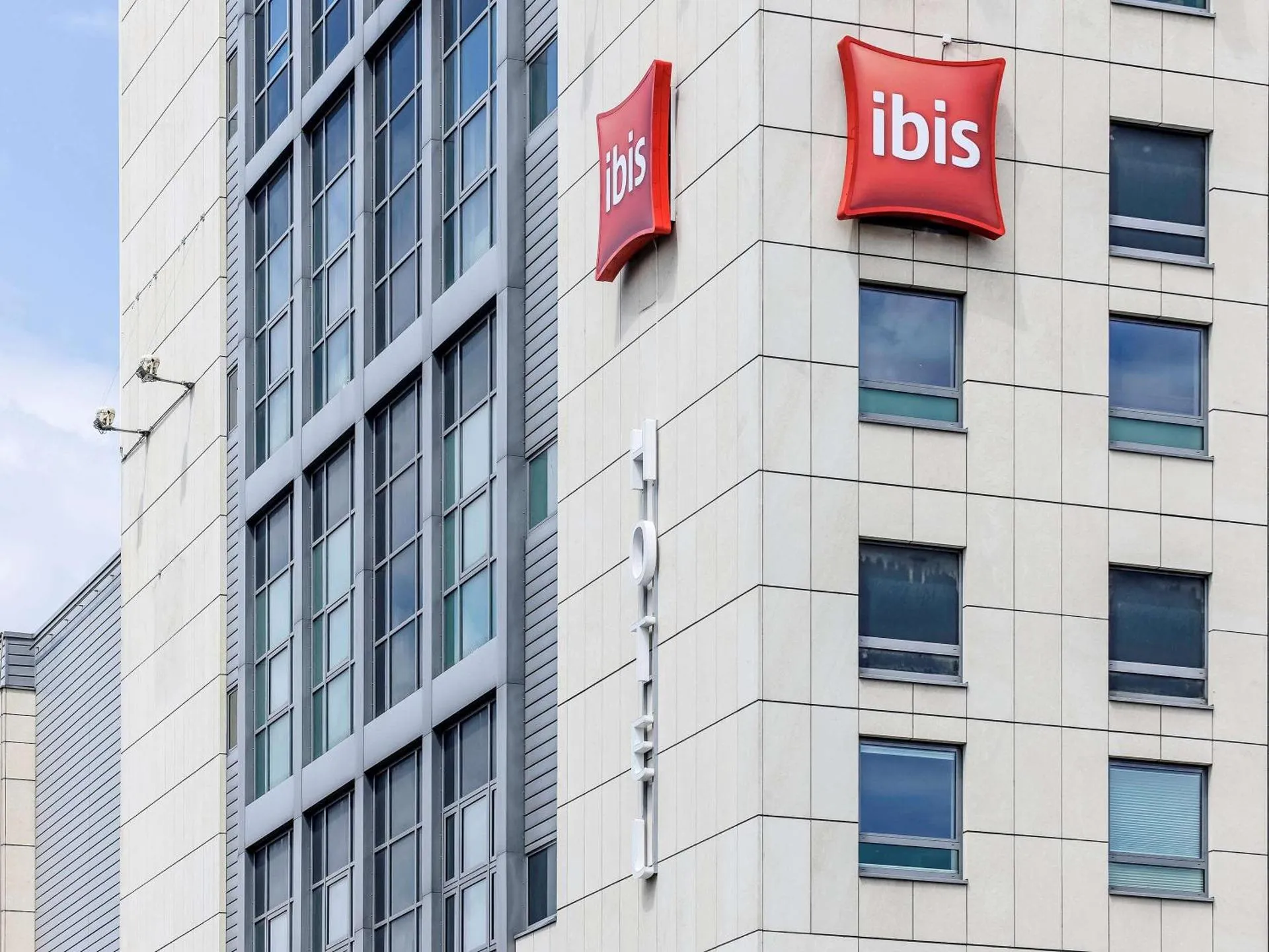 Dog Friendly Hotel $Berlin - $ibis Hotel Berlin Spandau
