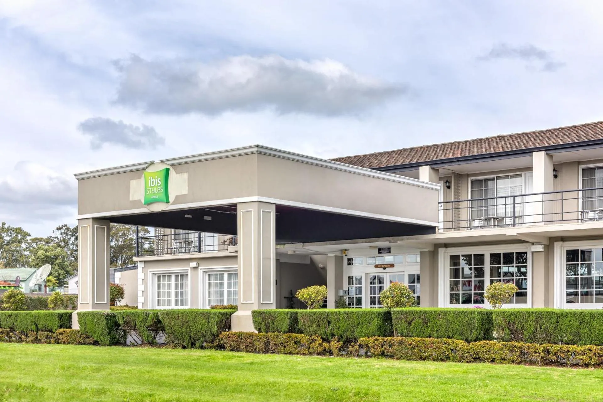 Dog Friendly Hotel $Albany - $ibis Styles Albany