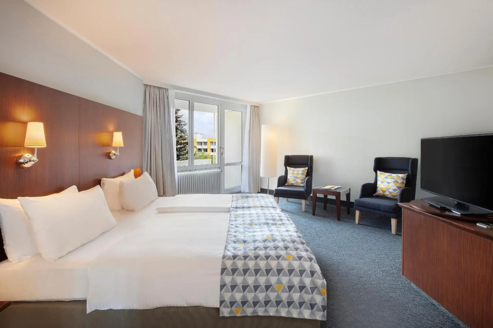 Dog Friendly Hotel $Munich - $Holiday Inn München Süd, an IHG Hotel