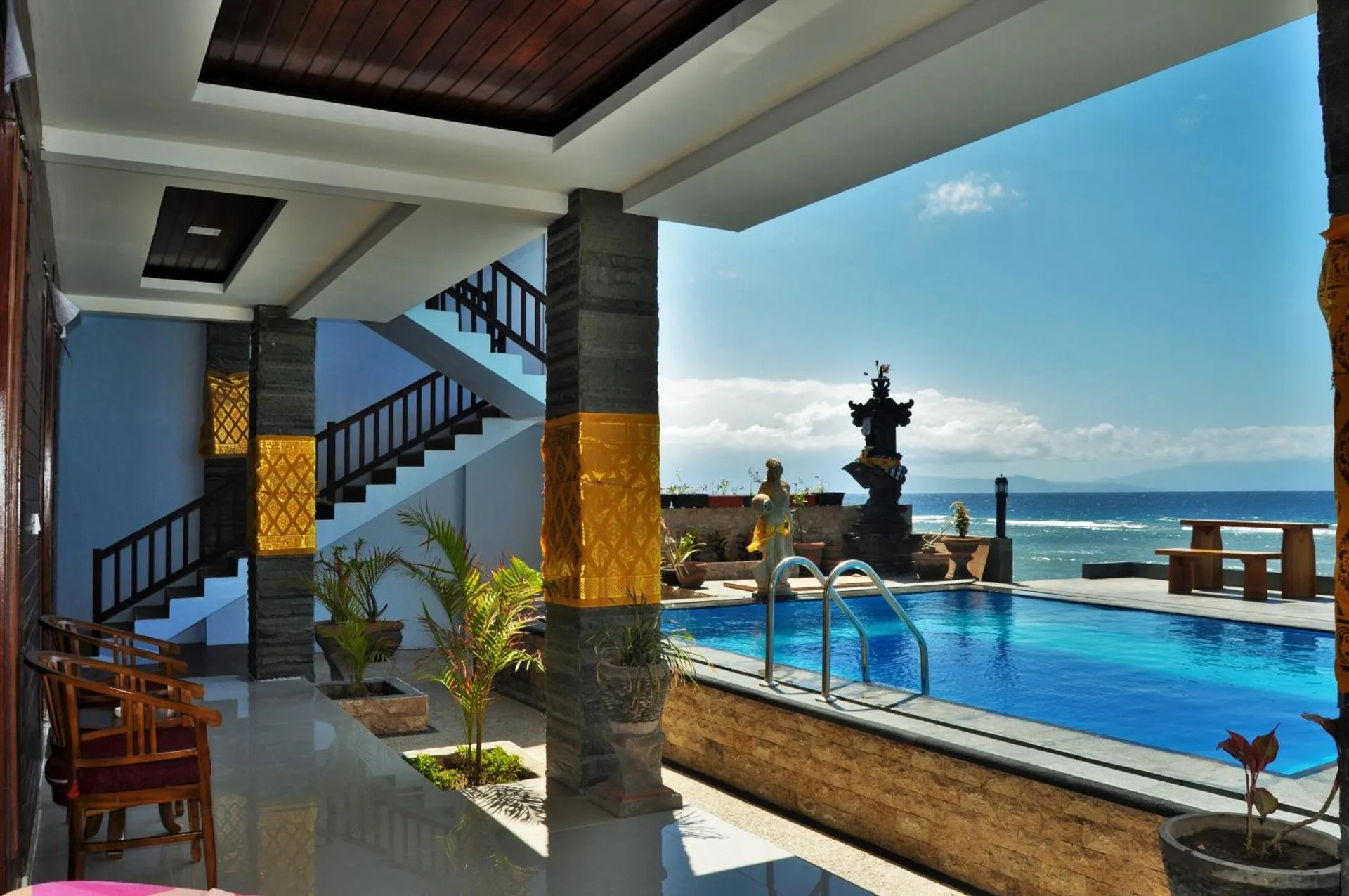 Pradana Beach Inn Luxury