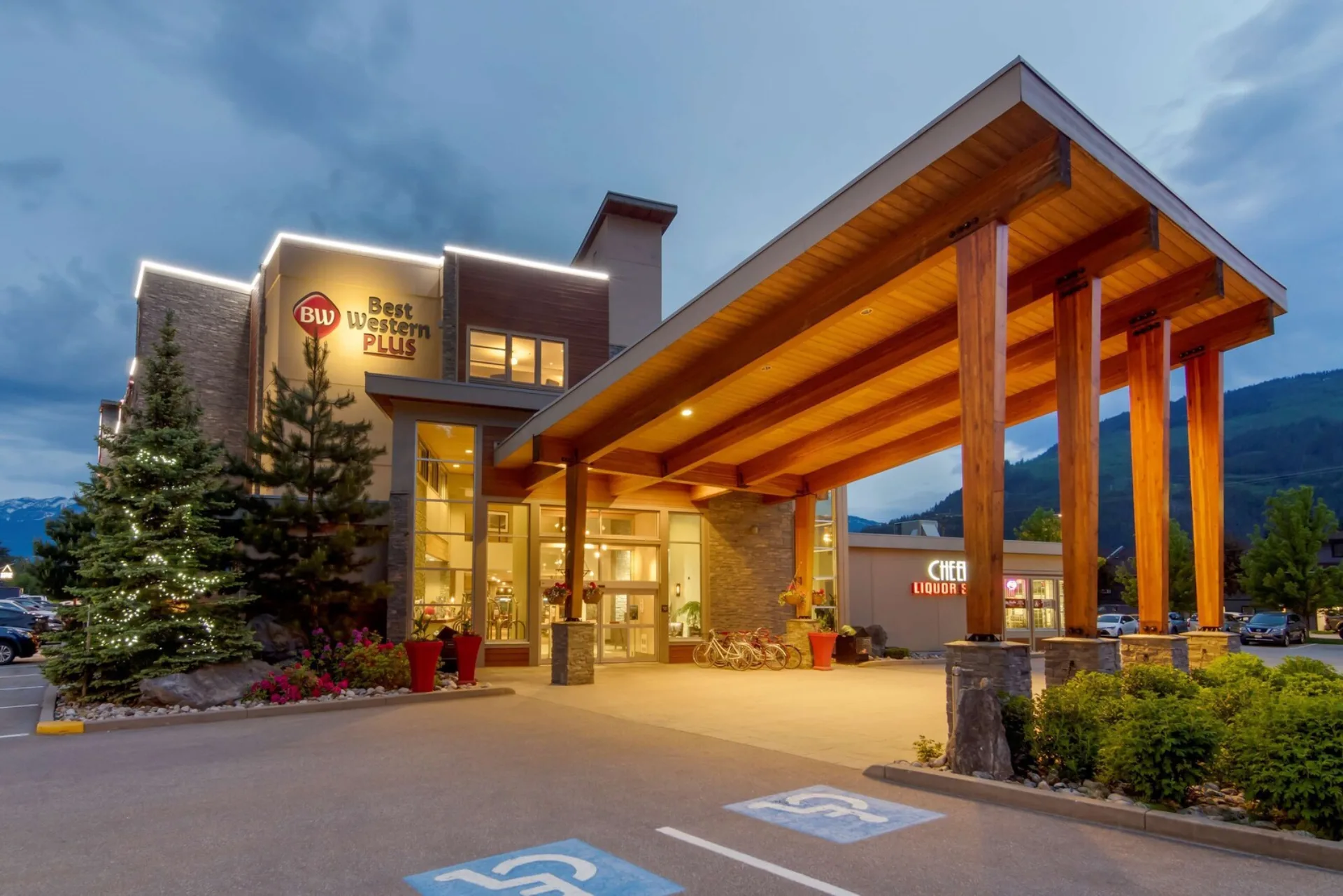Best Western Plus Revelstoke interior