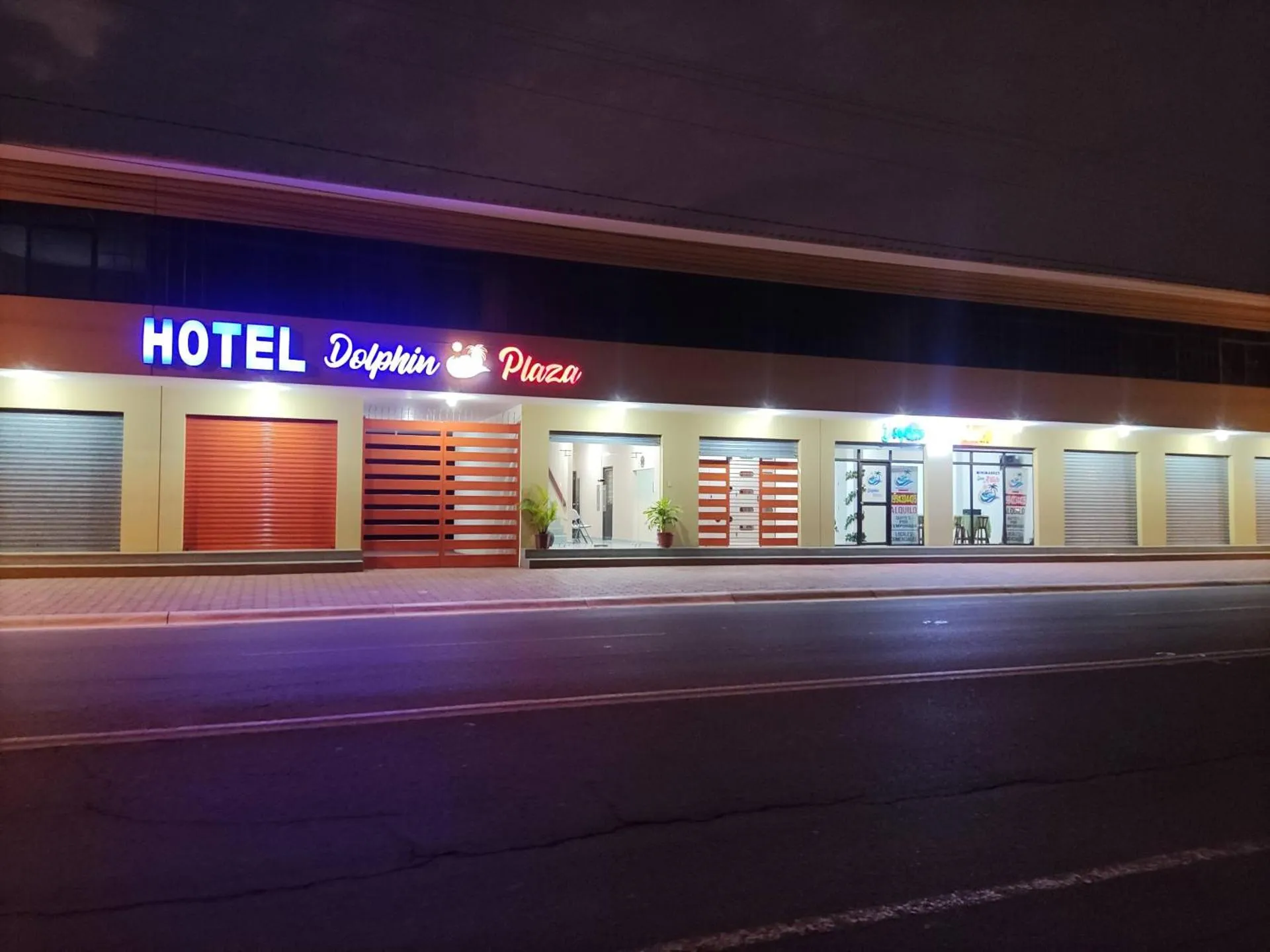 Dolphin Plaza Hotel