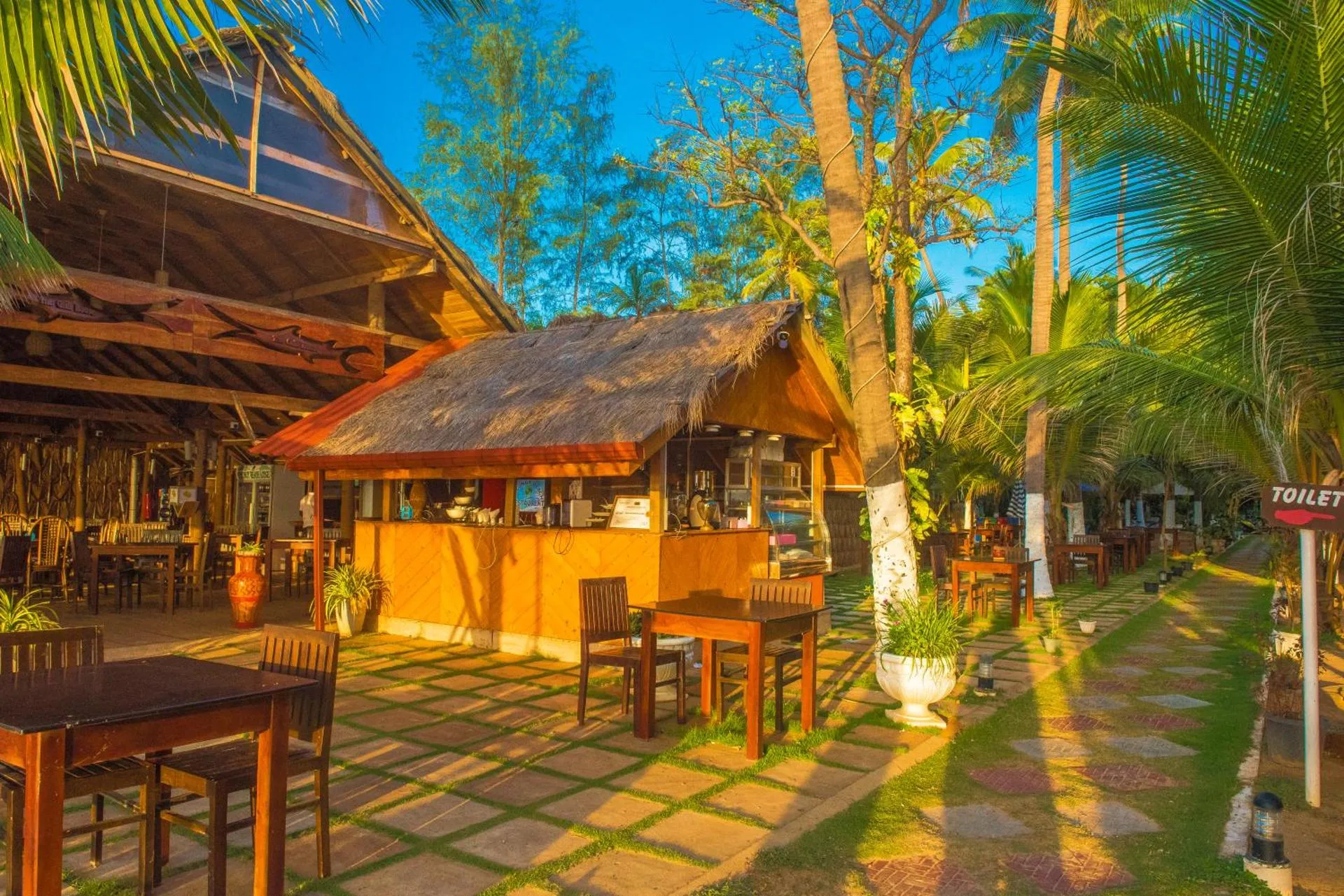 COCONUT BEACH LODGE