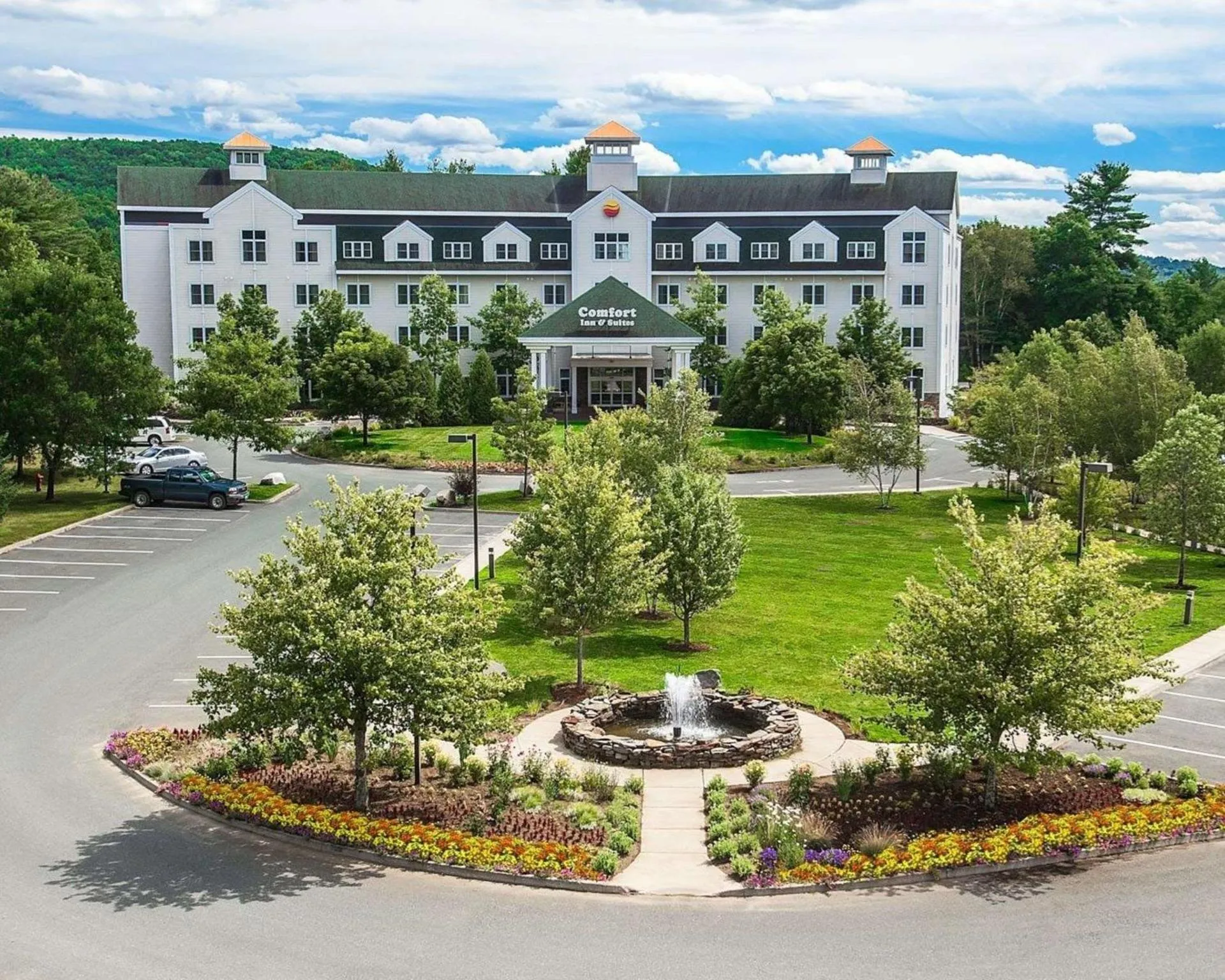 Dog Friendly Hotel $Saint Johnsbury - $Comfort Inn & Suites Near Burke Mountain