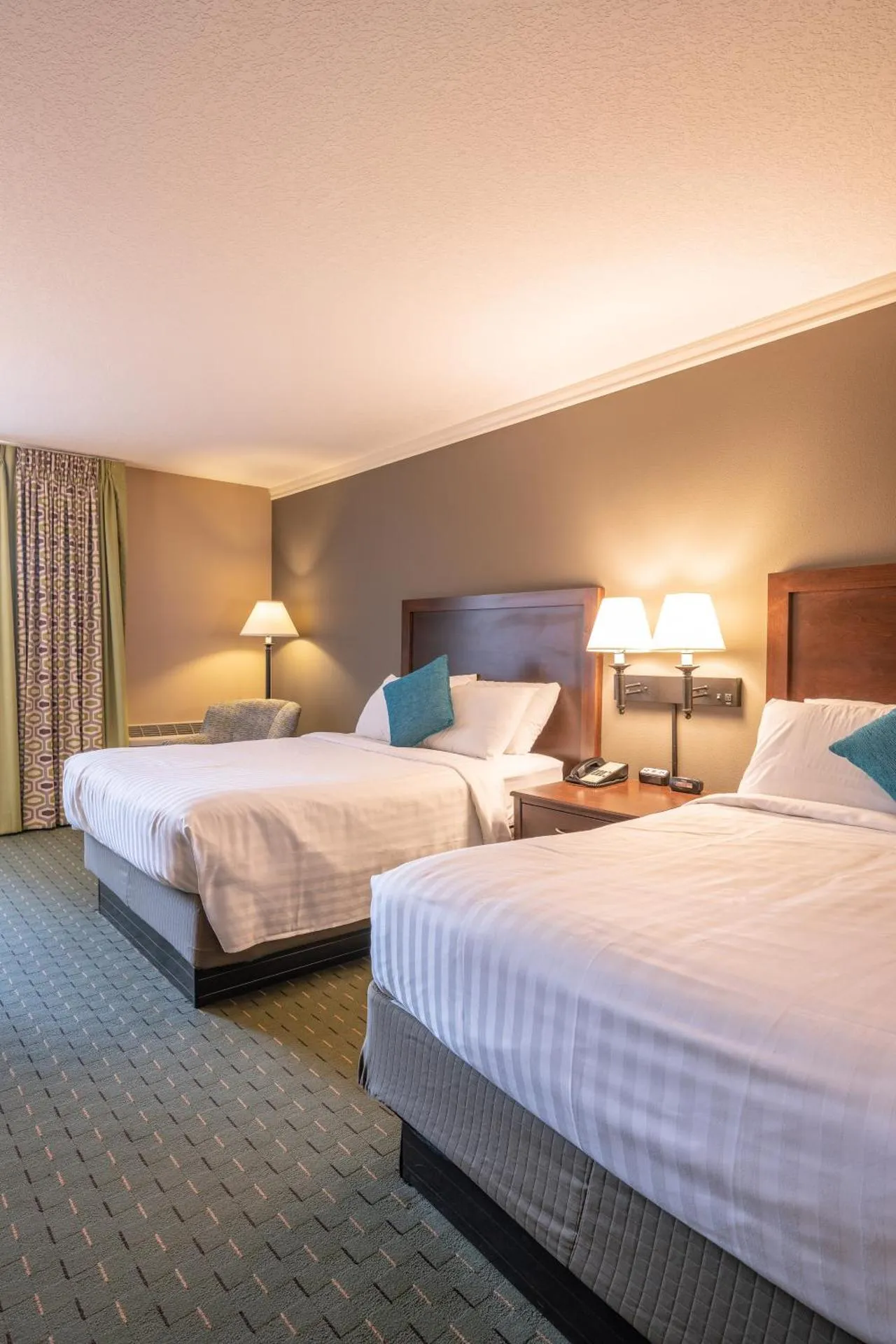 Dog Friendly Hotel $Portland - $University Place Hotel and Conference Center