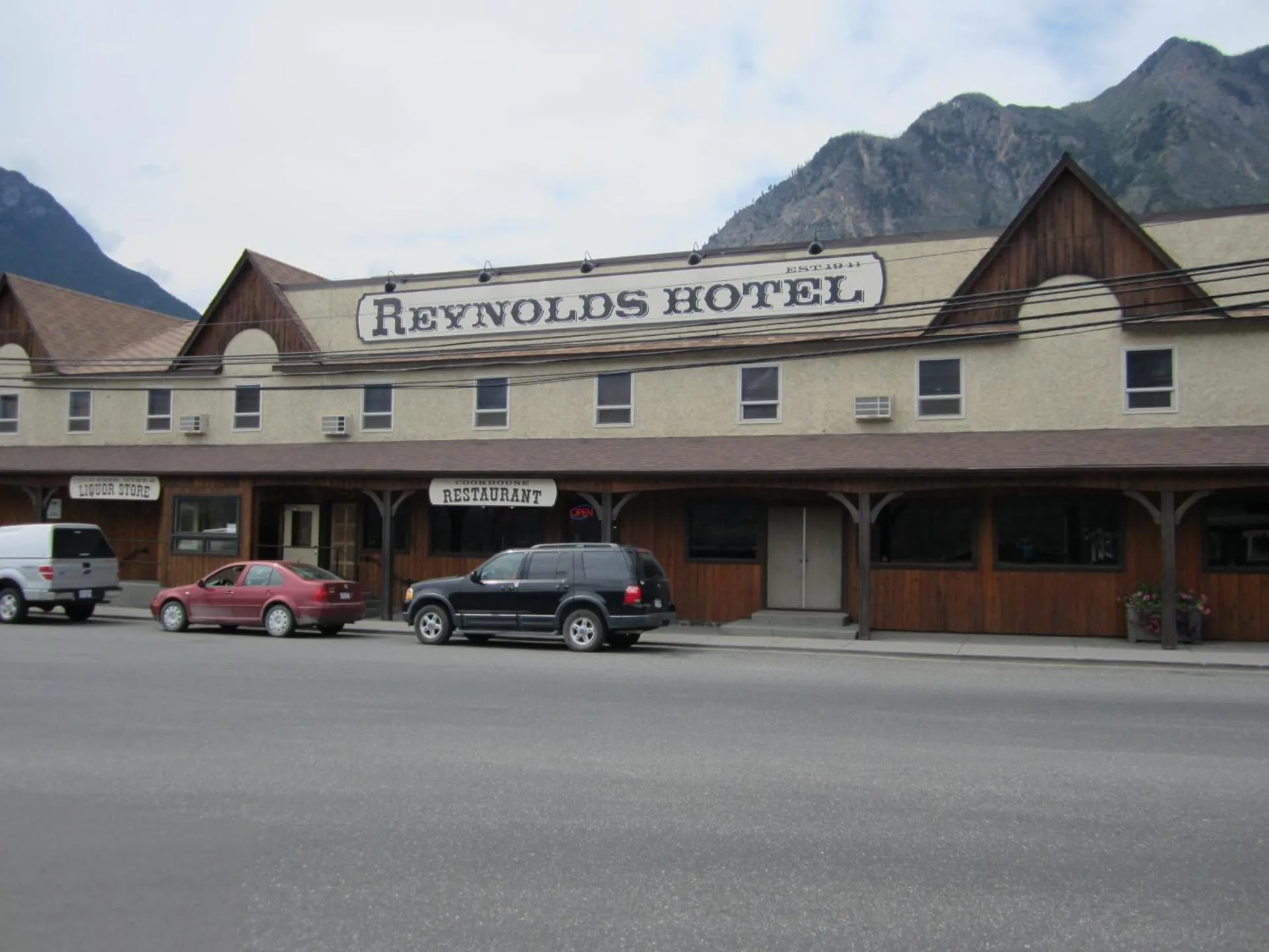 Dog Friendly Hotel $Lillooet - $Reynolds Hotel
