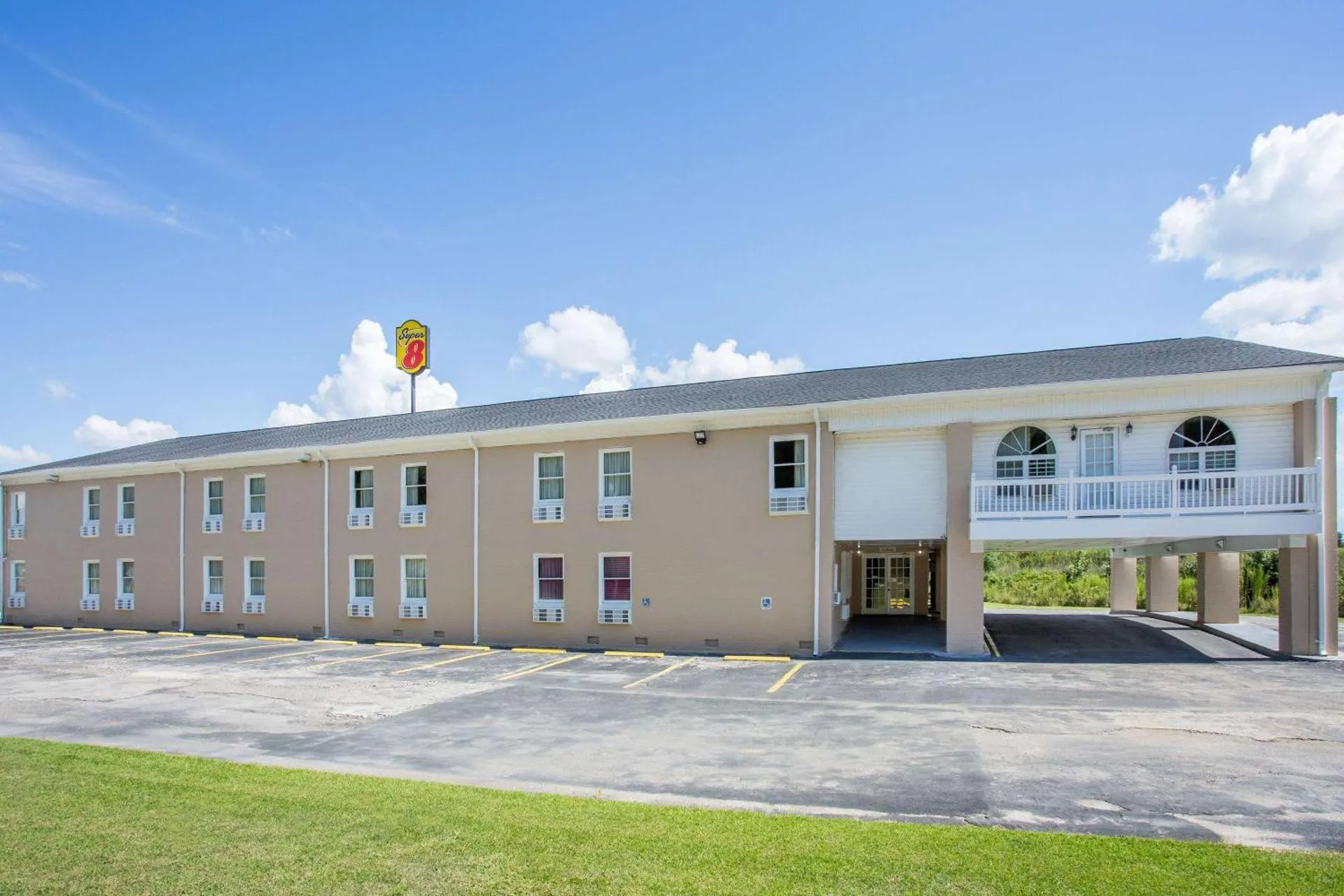 Dog Friendly Hotel $Manning - $Super 8 by Wyndham Manning