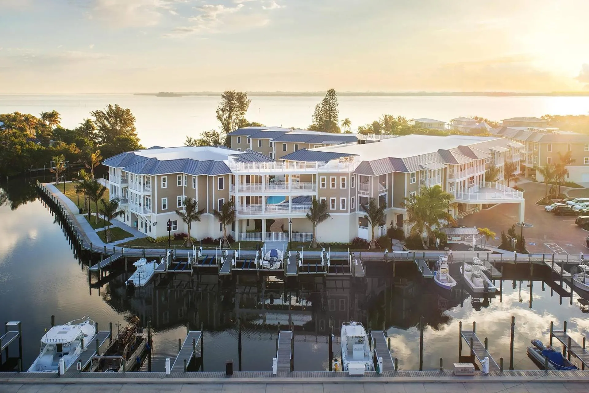 Waterline Marina Resort & Beach Club, Autograph Collection