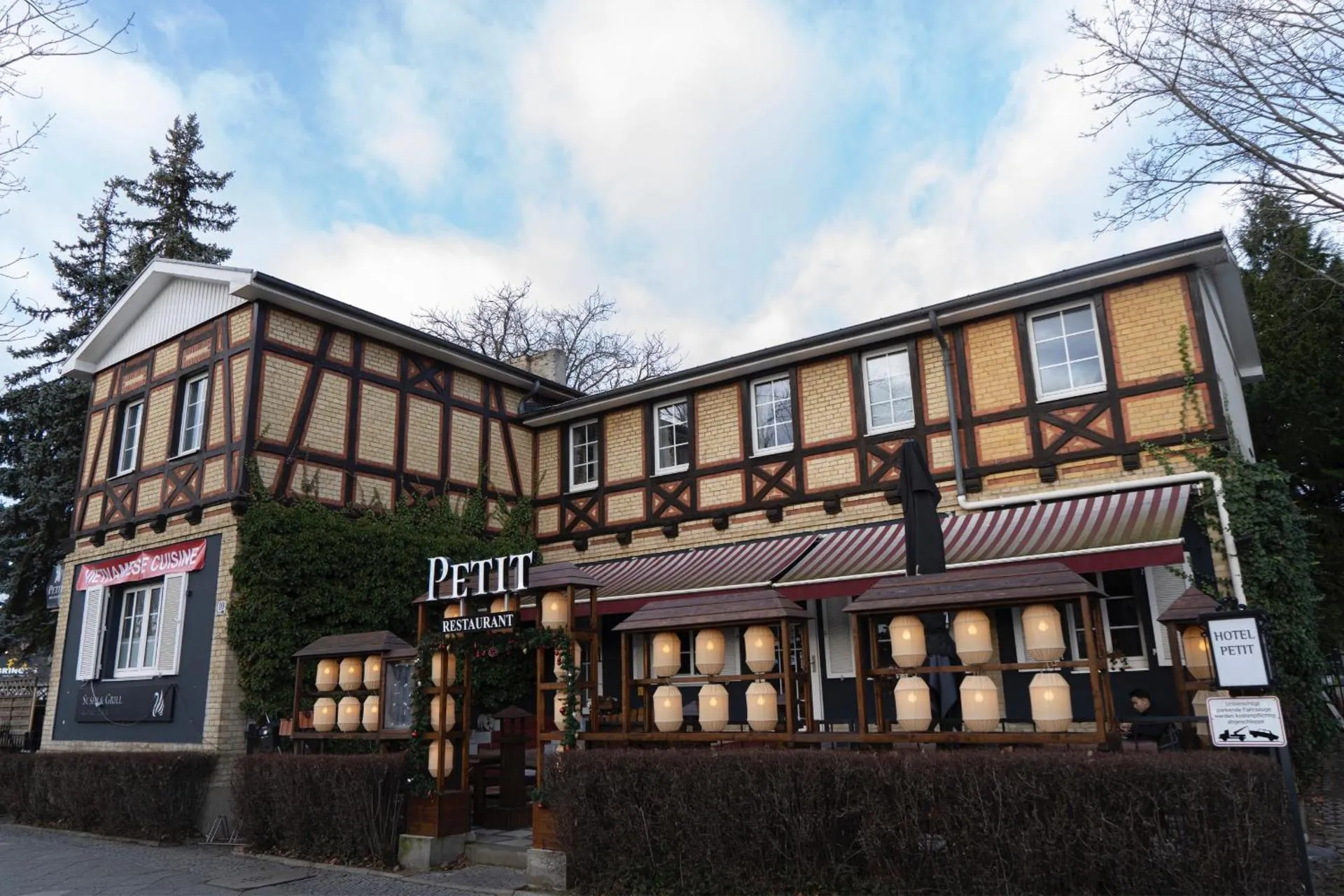 Dog Friendly Hotel $Berlin - $Hotel Petit Wannsee