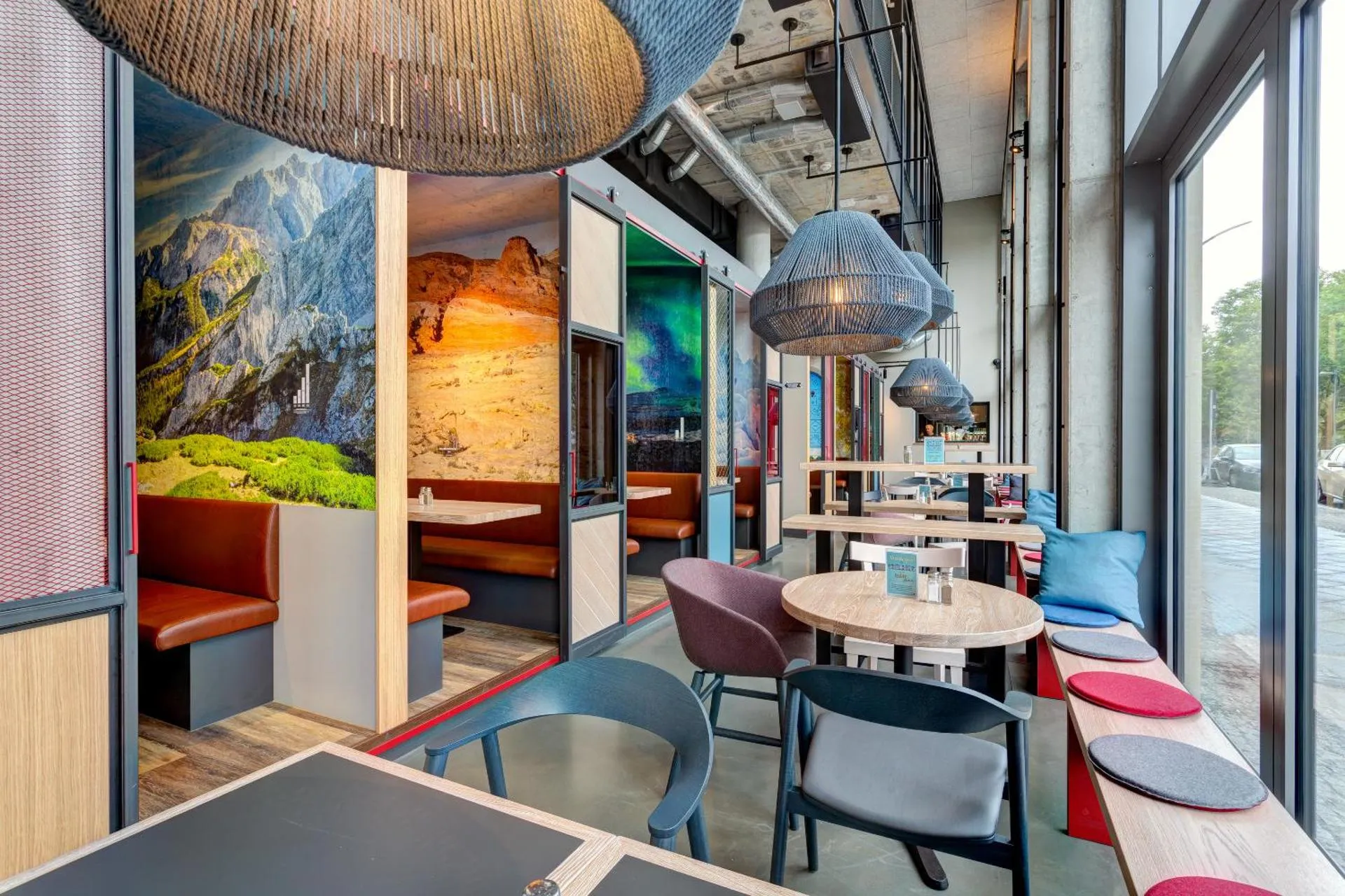 Dog Friendly Hotel $Berlin - $Schulz Hotel Berlin Wall at the East Side Gallery