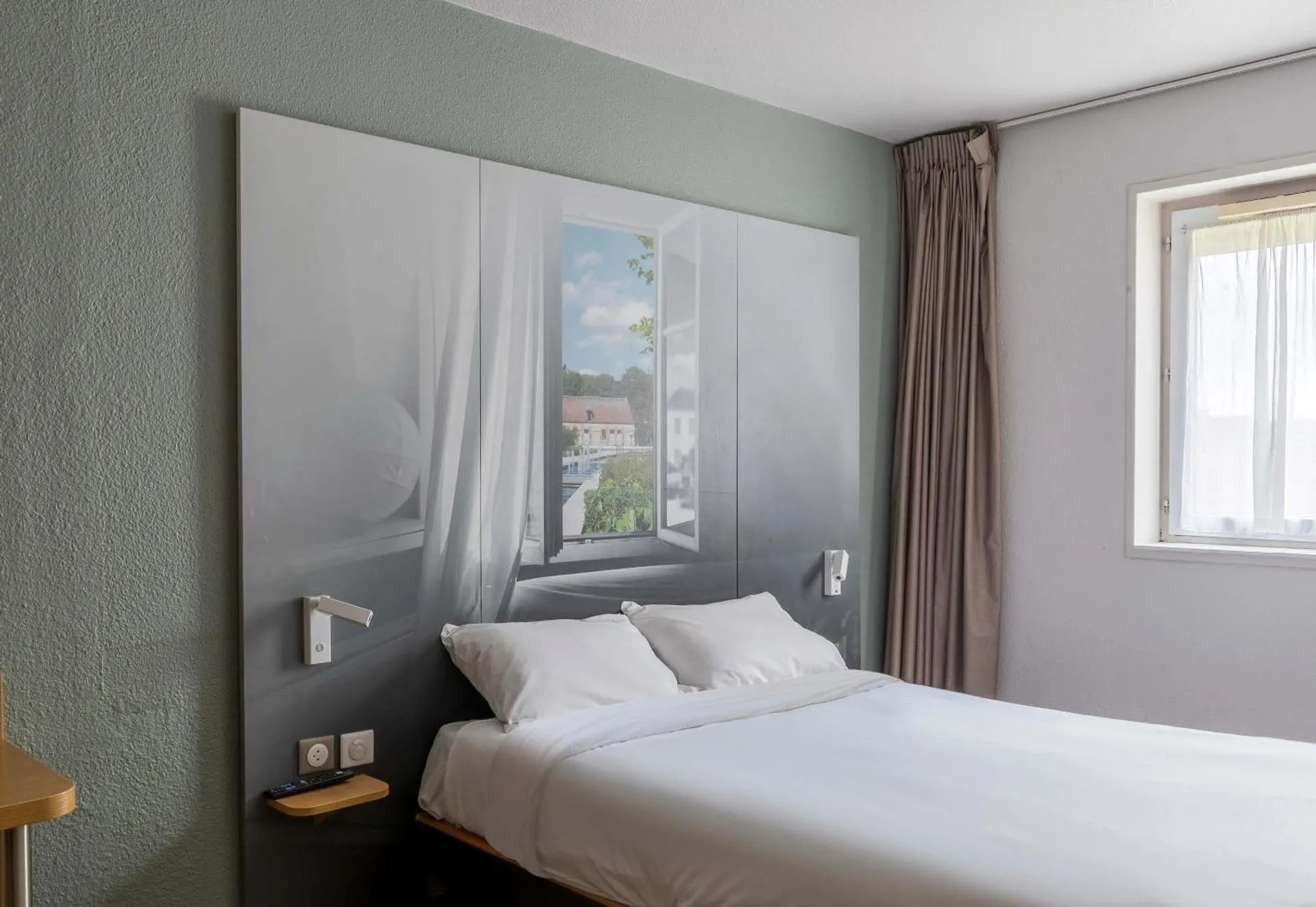 Dog Friendly Hotel $Saint-Parres-aux-Tertres - $B&B HOTEL Troyes Saint-Parres-aux-Tertres