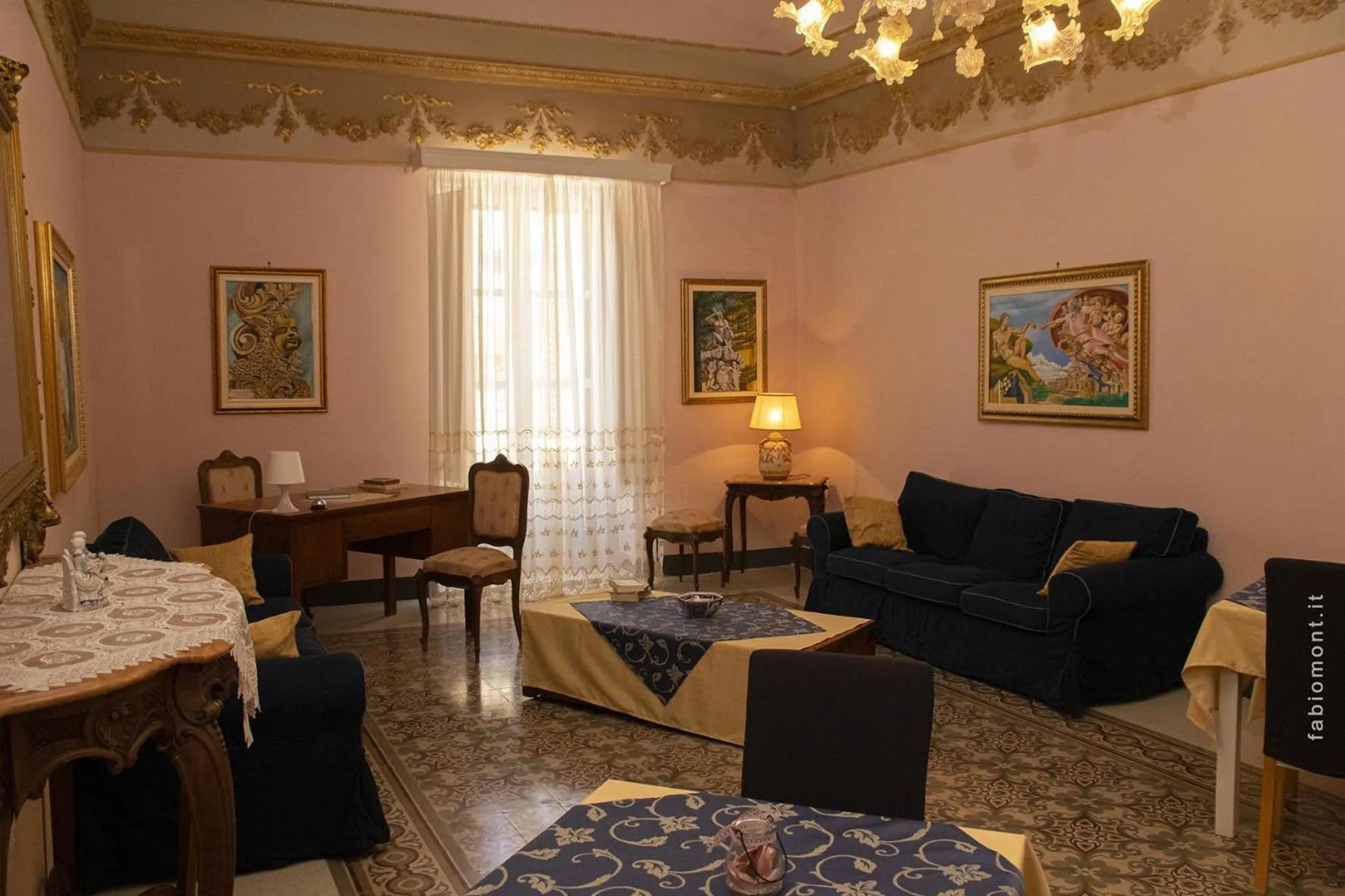 Noto Central Rooms