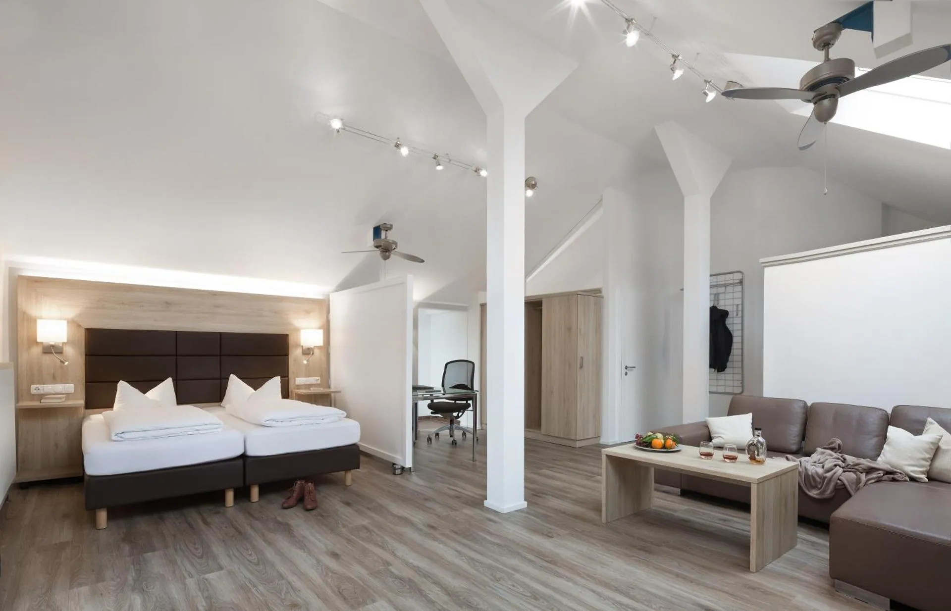 Dog Friendly Hotel $Edelsfeld - $Wirtshaus & Hotel Goldener Greif