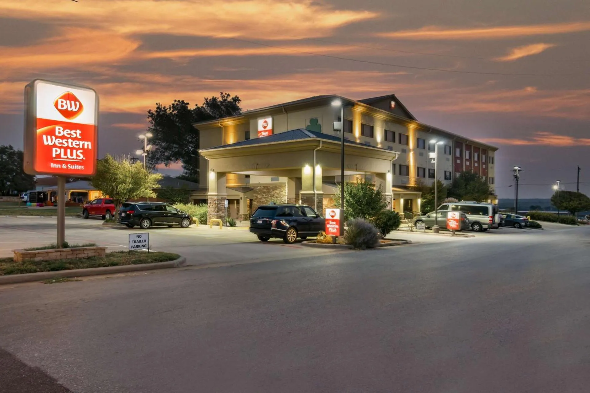 Dog Friendly Hotel $Shamrock - $Best Western Plus Shamrock Inn & Suites