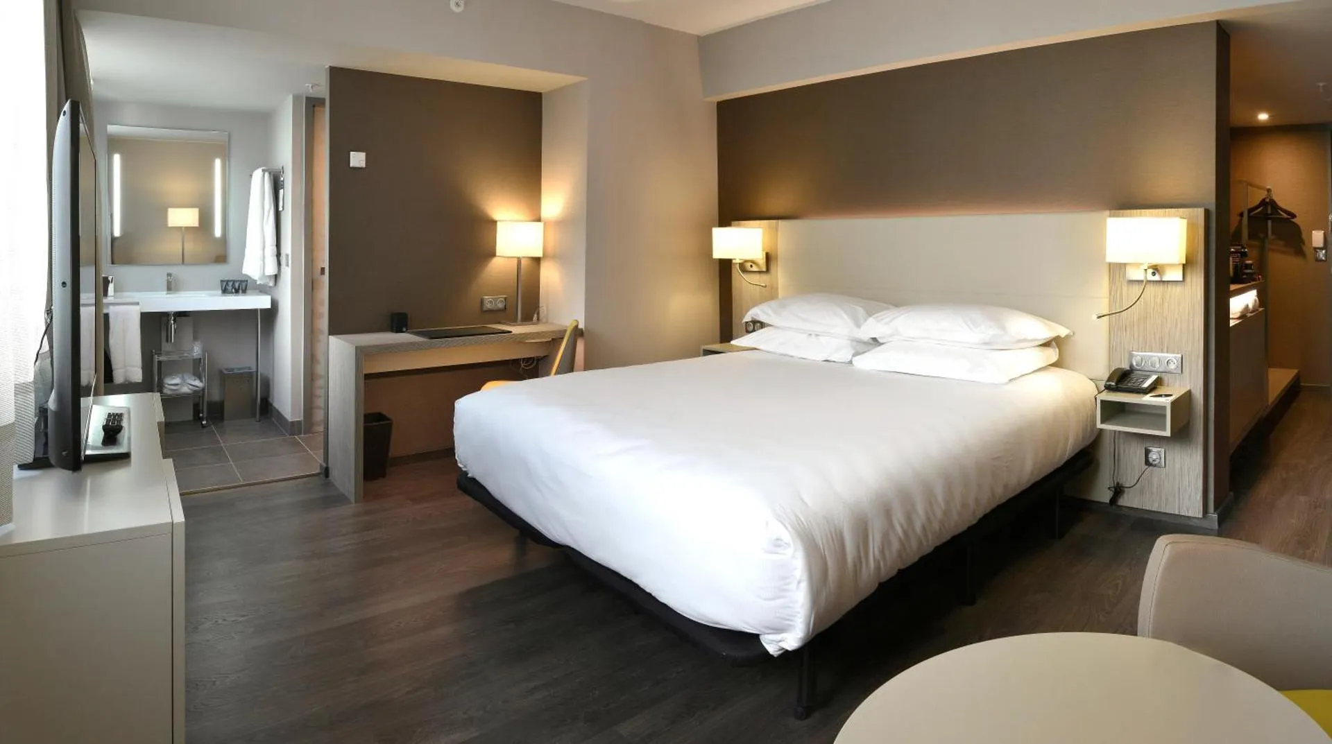 Dog Friendly Hotel $Marseille - $AC Hotel by Marriott Marseille Prado Vélodrome