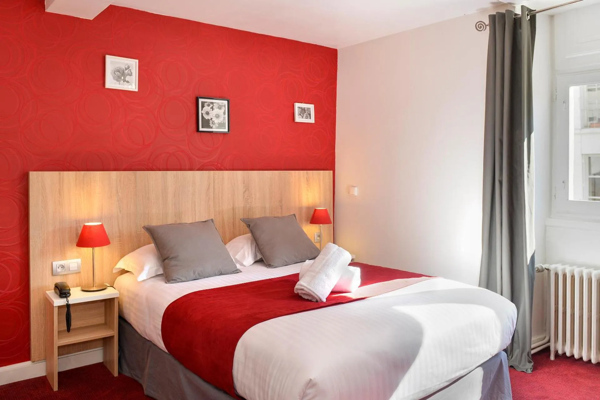Dog Friendly Hotel $Richelieu - $Le Puits Doré - Hôtel Restaurant Logis