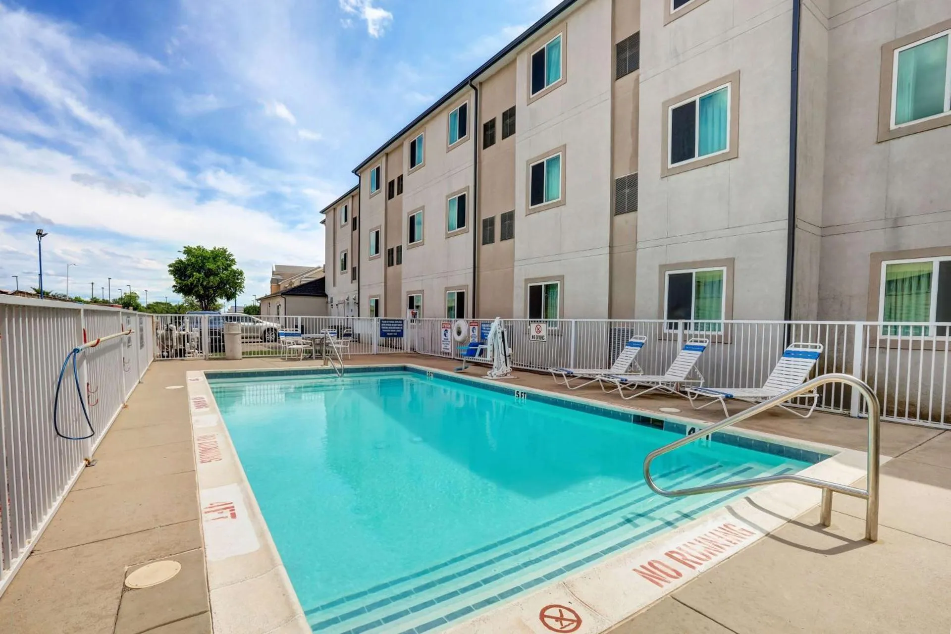 Dog Friendly Hotel $Weatherford - $Motel 6-Weatherford, TX