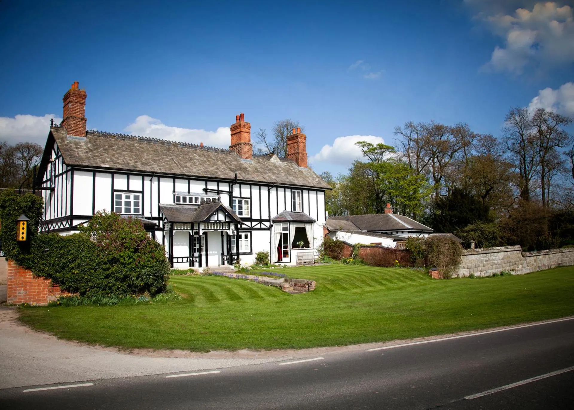Dog Friendly Hotel $Castle Donington - $Donington Park Farmhouse Hotel