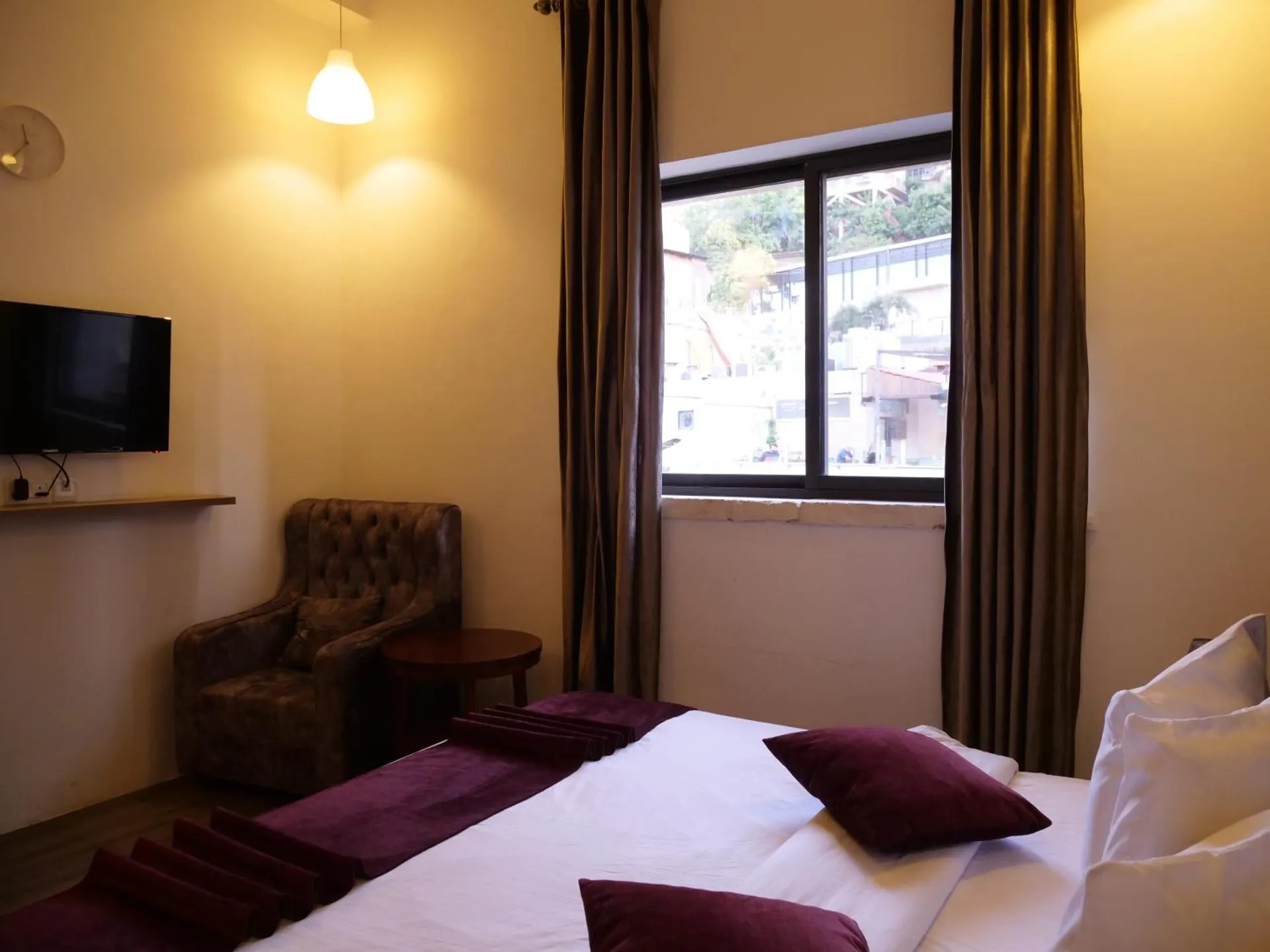 Twins Downtown Hotel