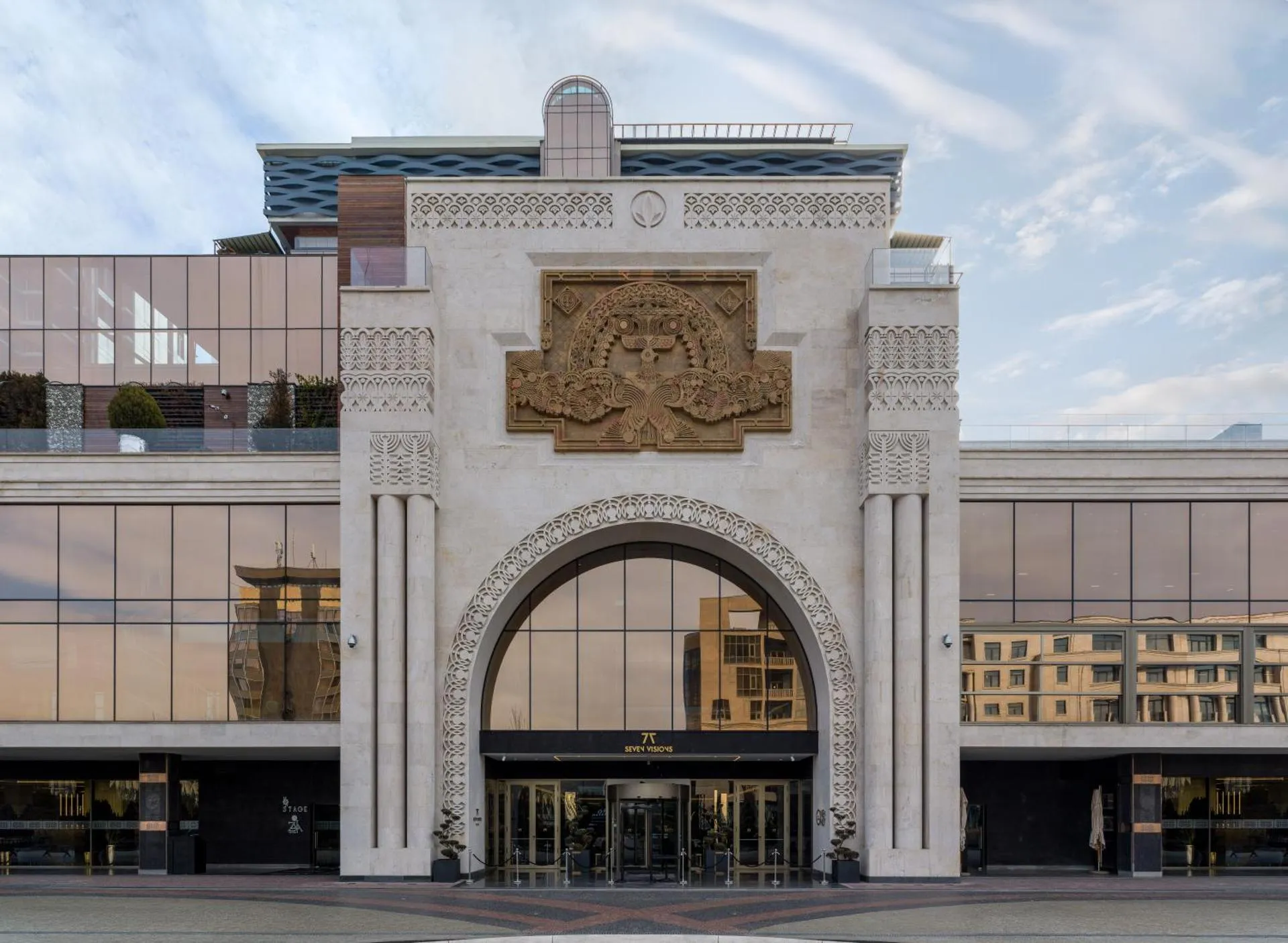 SEVEN VISIONS HOTEL, The DVIN