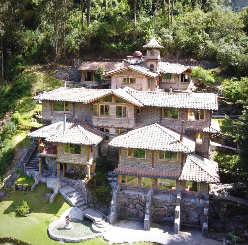 Hacienda Rumiloma by Rotamundos