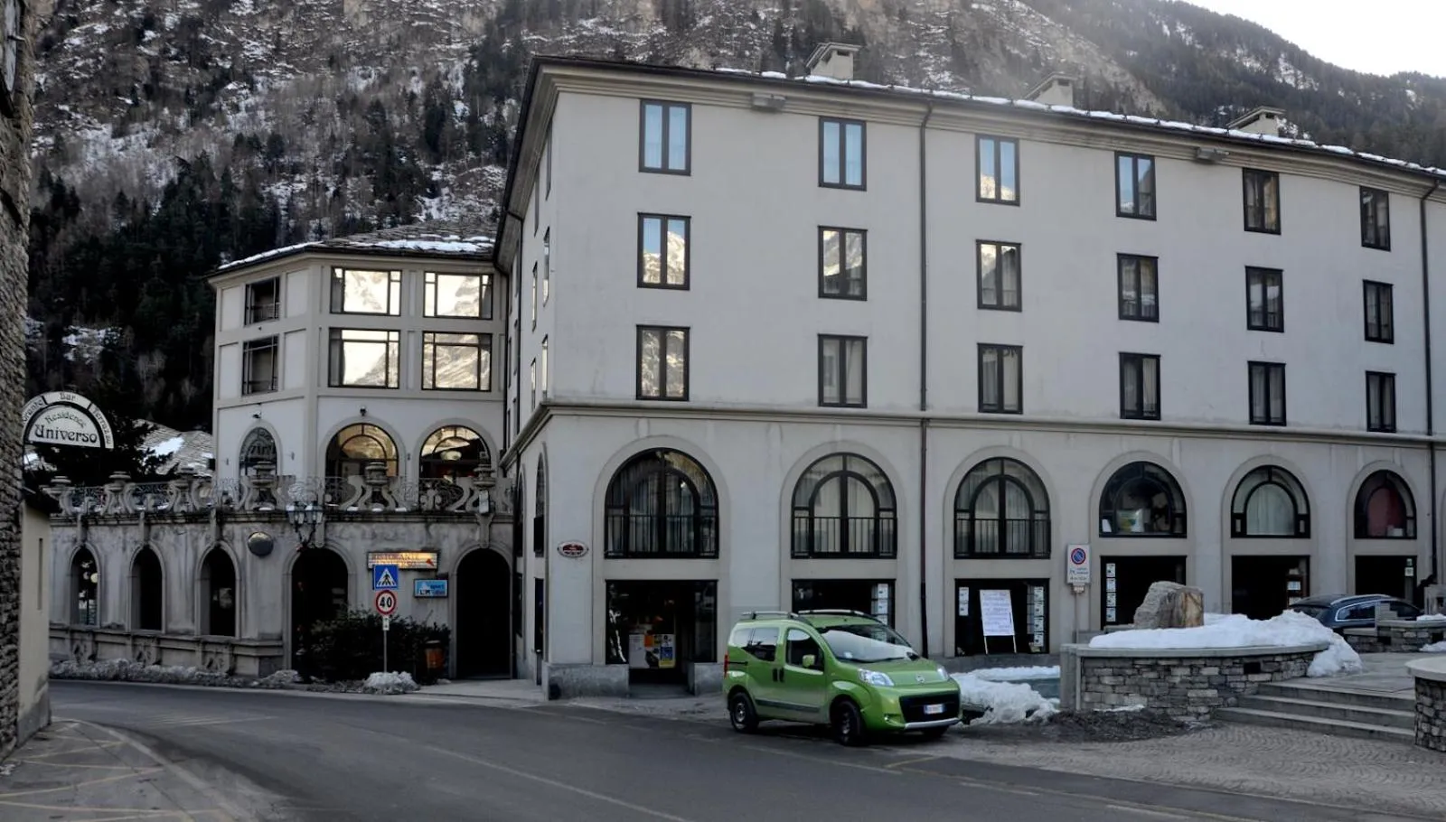 Dog Friendly Hotel $Pré-Saint-Didier - $Hotel Residence Universo