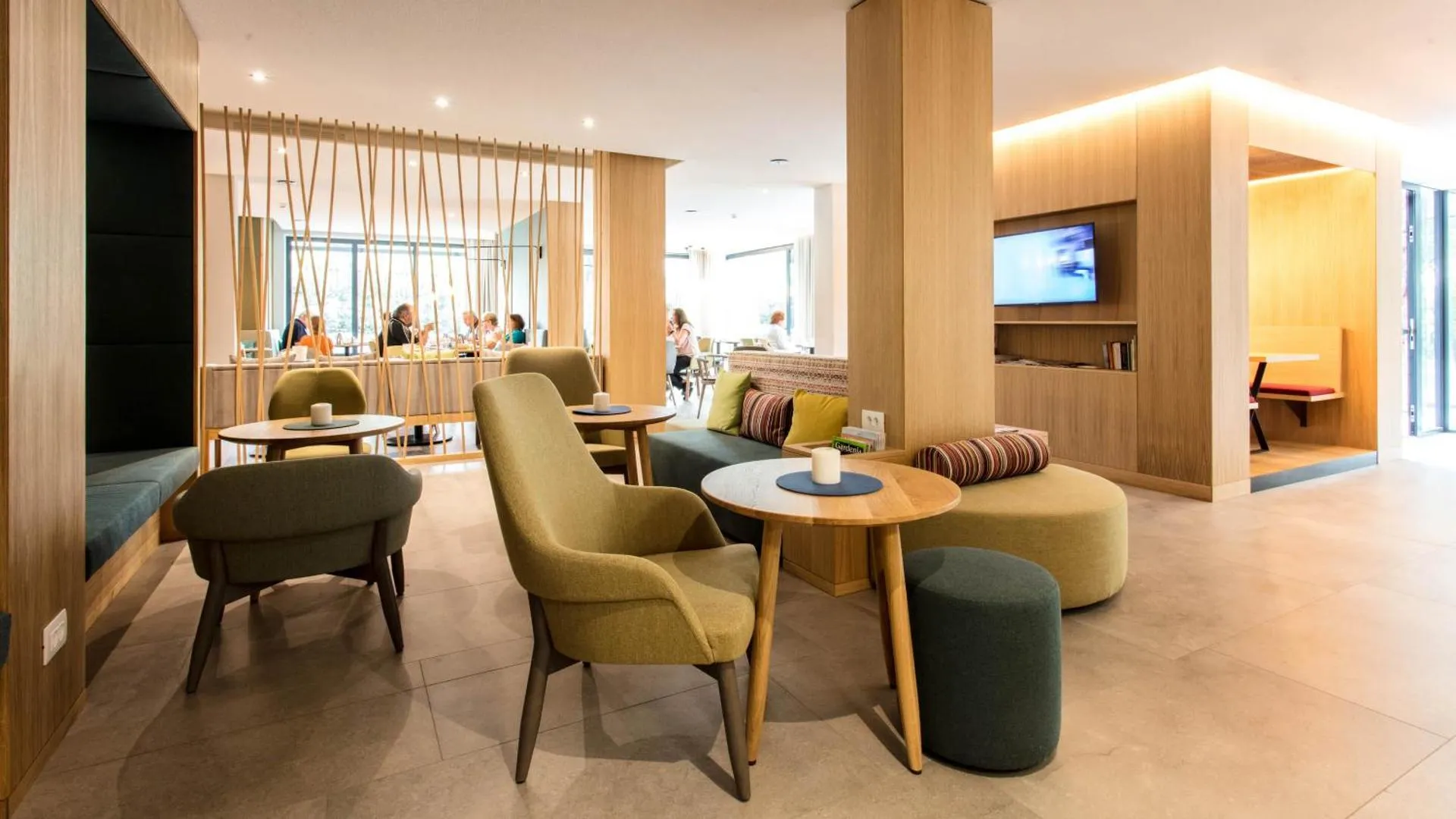 Flora Hotel & Suites