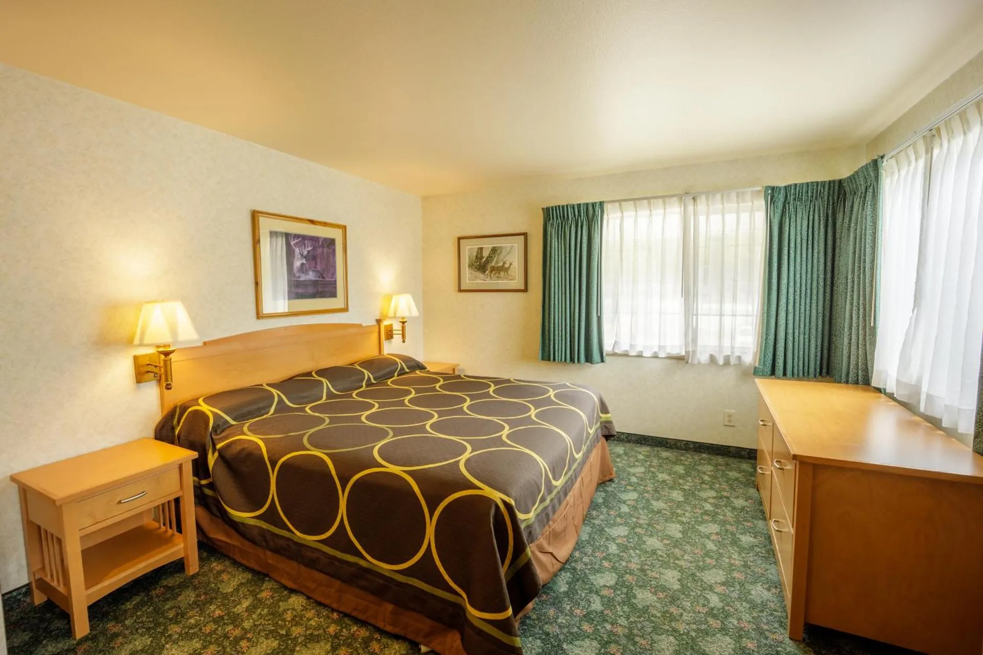 Dog Friendly Inn $Snoqualmie Pass - $The Summit Inn