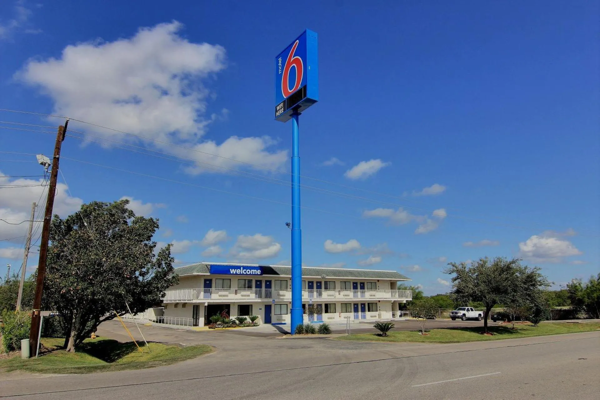 Dog Friendly Hotel $Kingsville - $Motel 6-Kingsville, TX