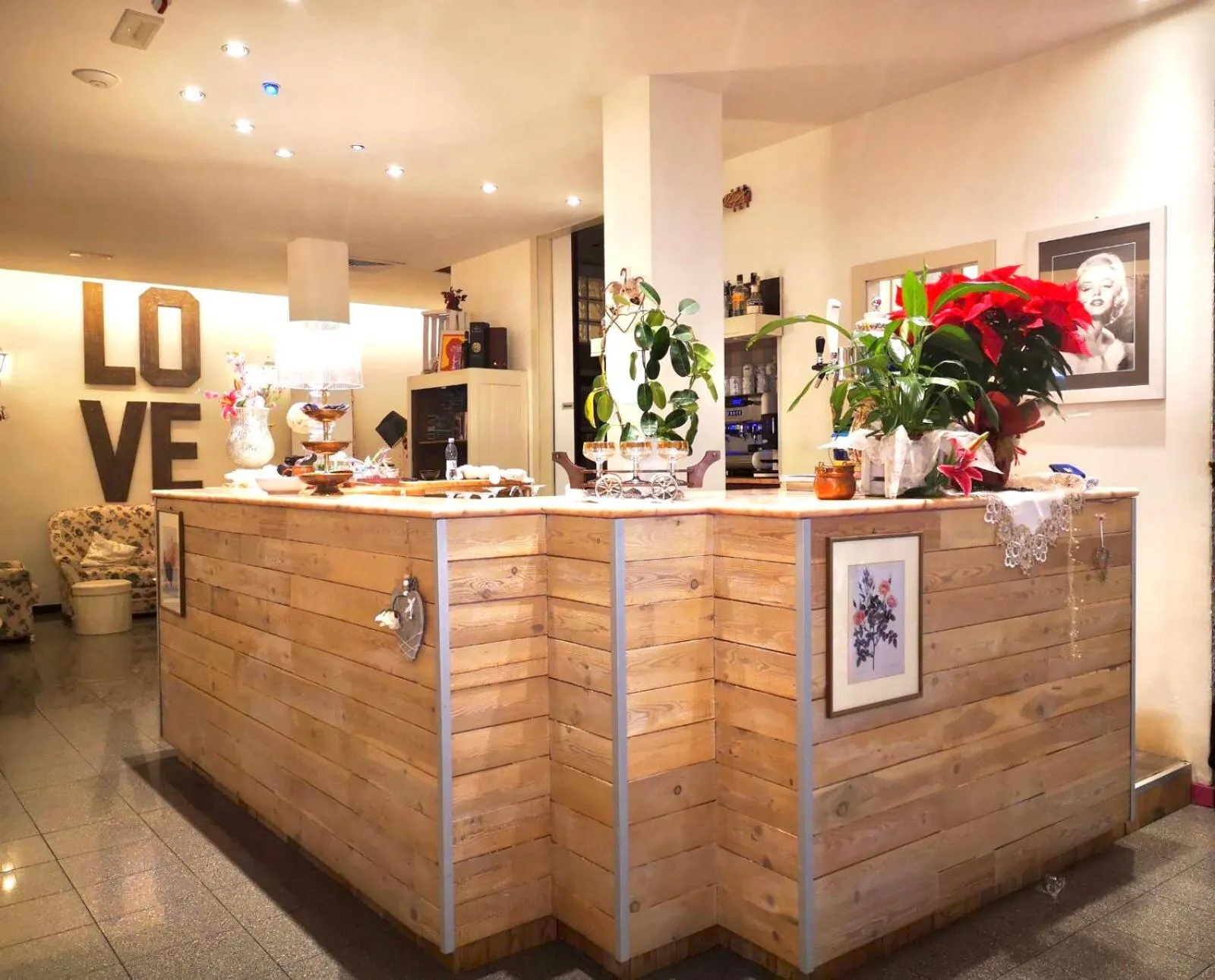 Hotel Garisenda B&B con Brunch sino alle 12 - in Centro a Riccione -