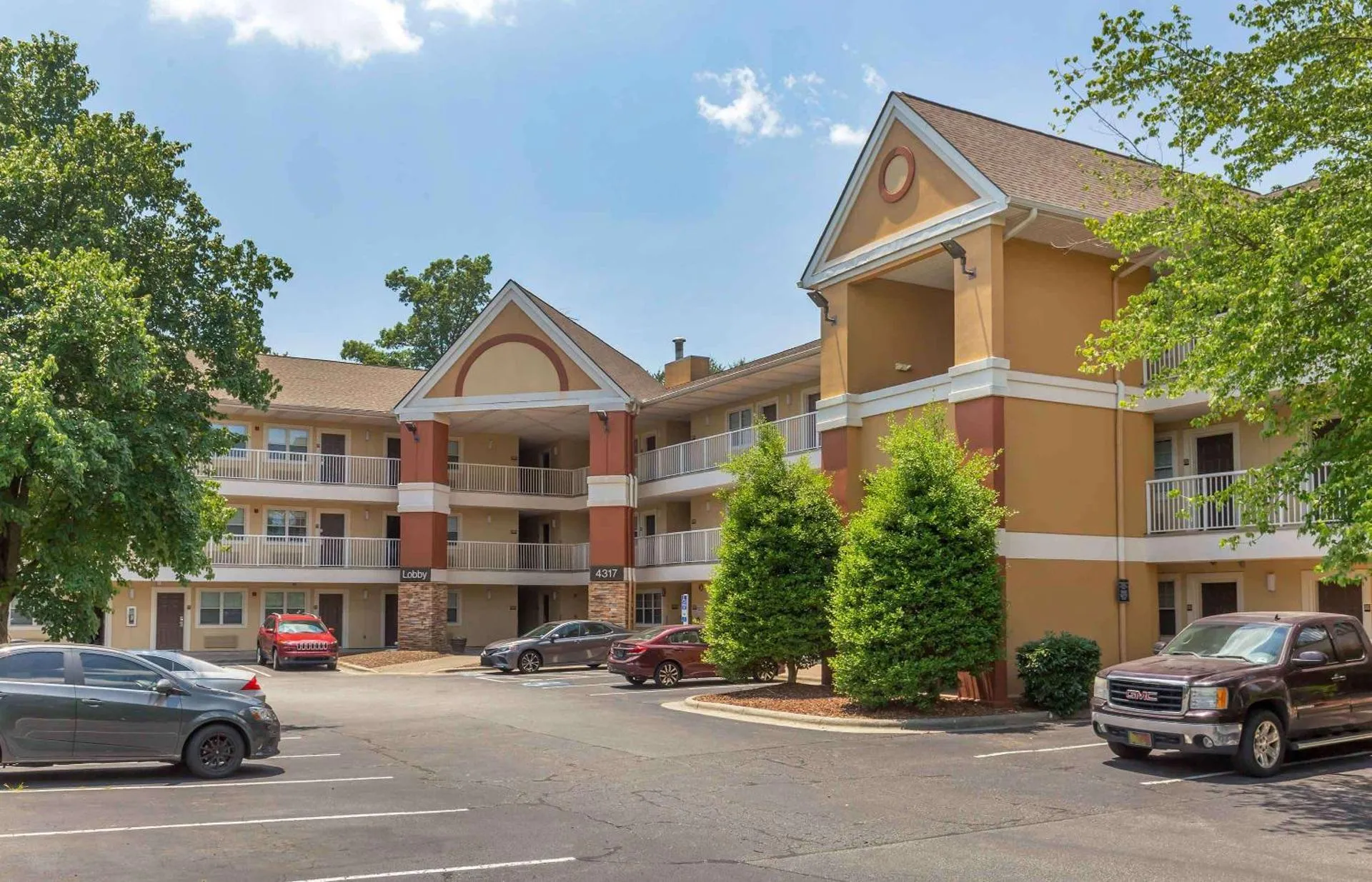 Extended Stay America Suites - Greensboro - Wendover Ave - Big Tree Way