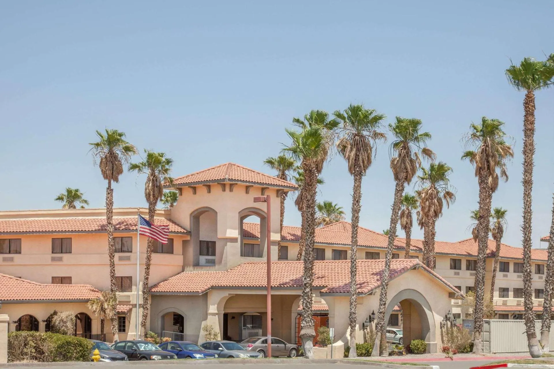 Dog Friendly Hotel $Barstow - $Ramada by Wyndham Barstow