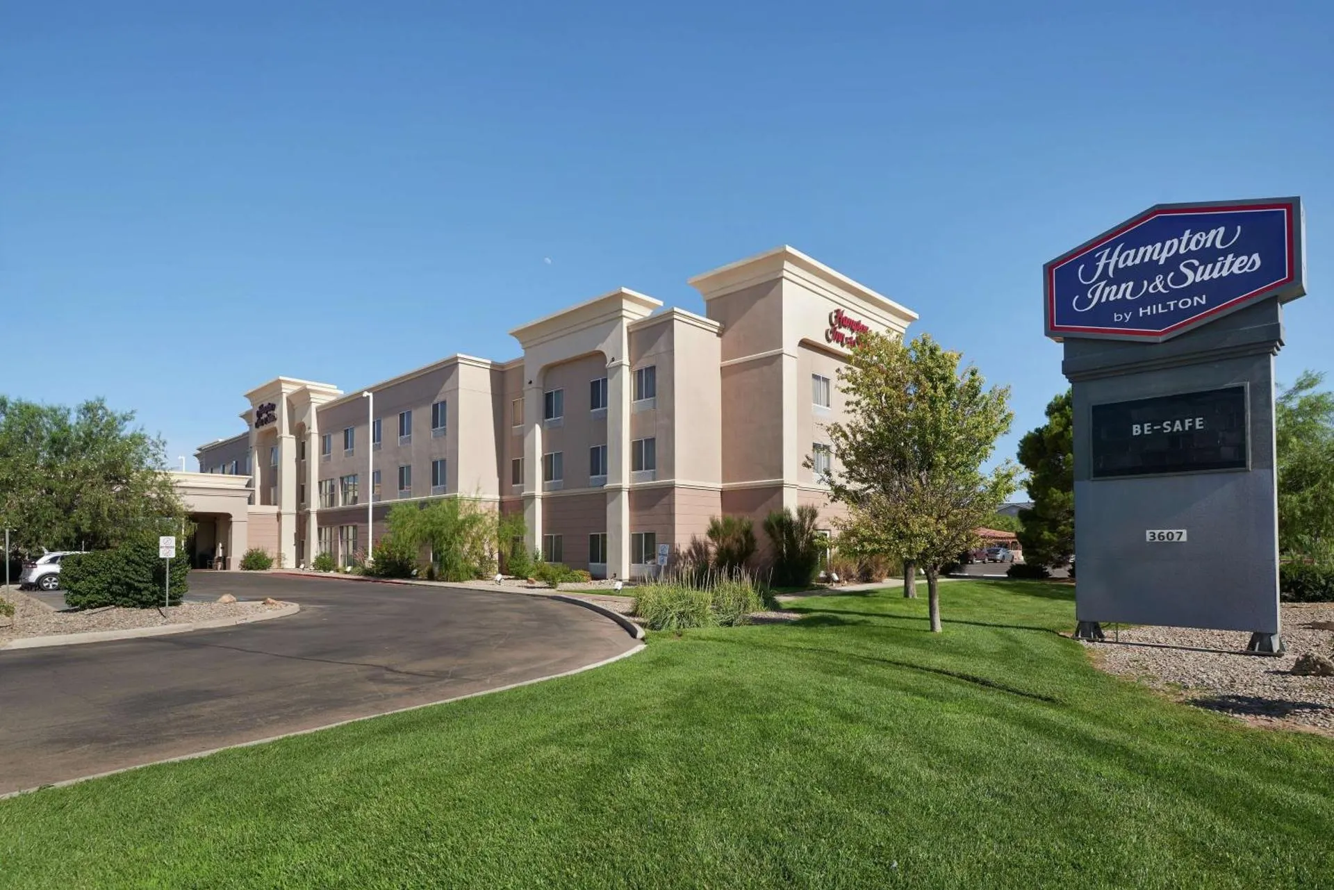 Dog Friendly Hotel $Roswell - $Hampton Inn & Suites Roswell
