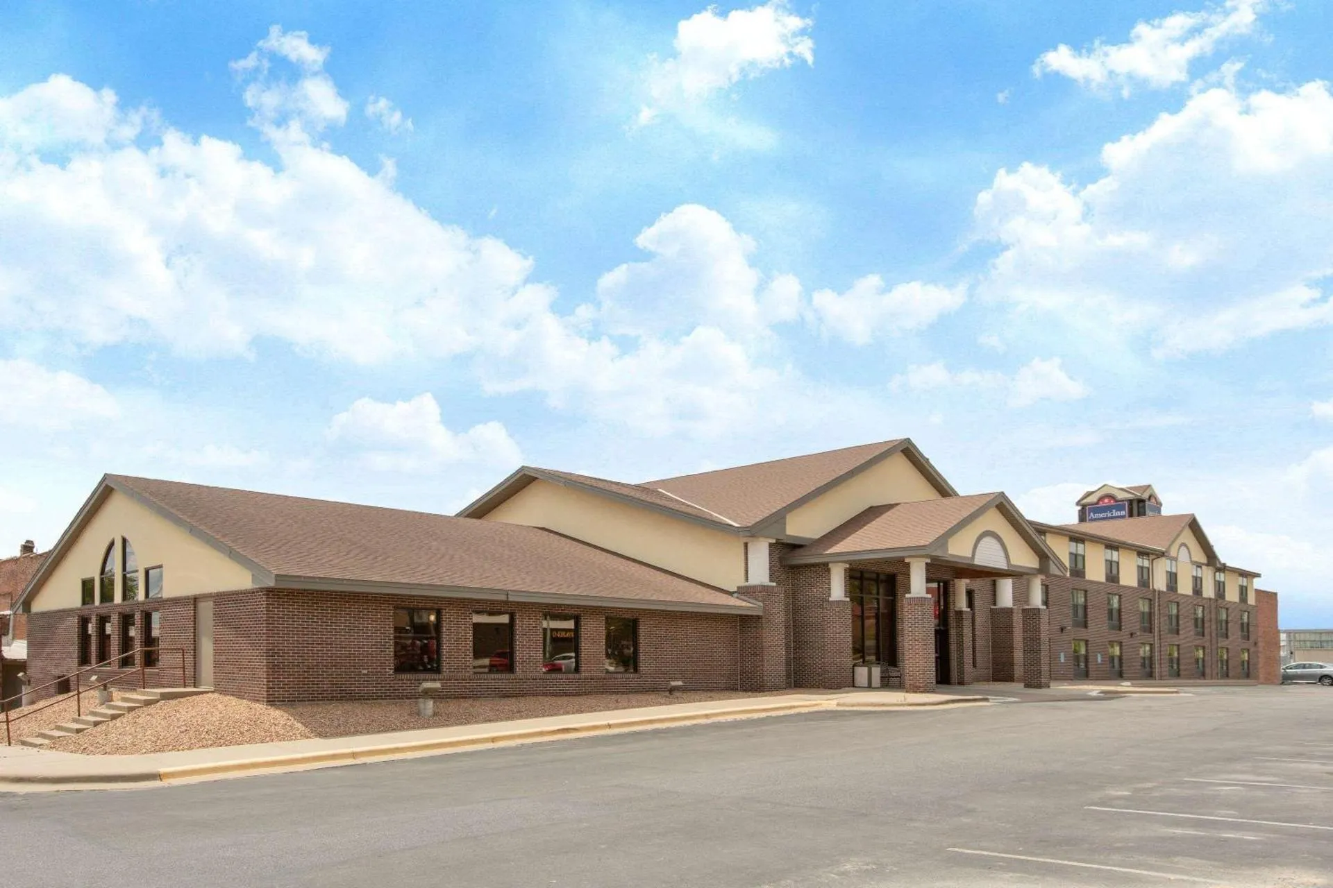 Dog Friendly Inn $Ottumwa - $AmericInn by Wyndham Ottumwa