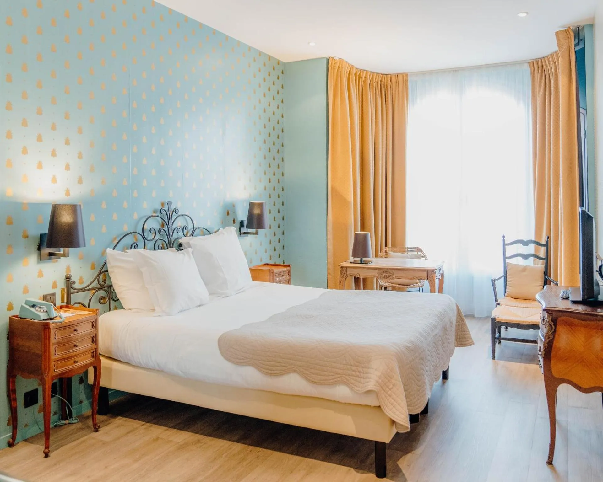 Dog Friendly Hotel $Nice - $Hotel Le Grimaldi by Happyculture