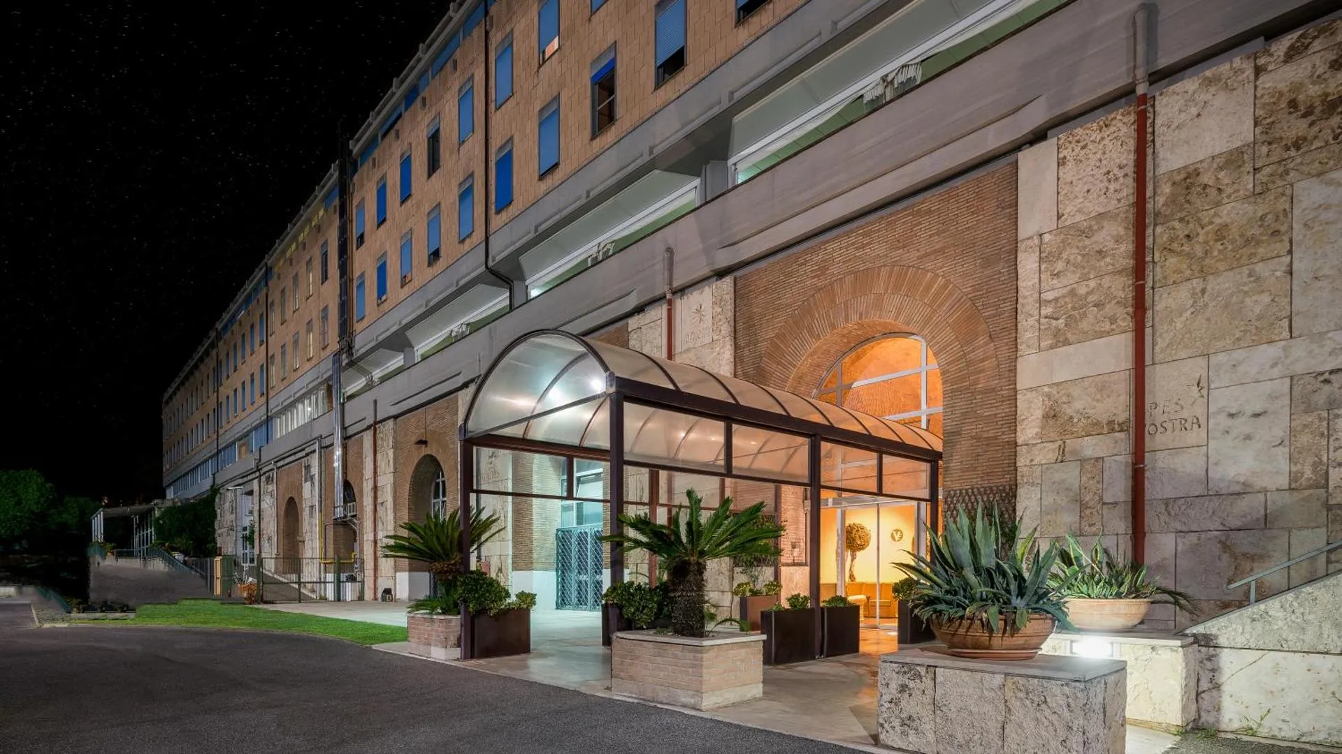Dog Friendly Hotel $Rome - $Villa Eur Parco Dei Pini